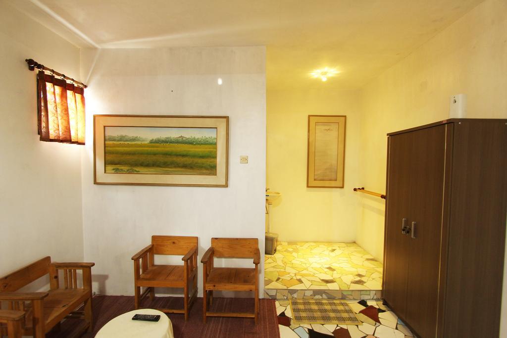 Posnya Seni Godod Art Gallery & Homestay Γιογκιακάρτα Εξωτερικό φωτογραφία